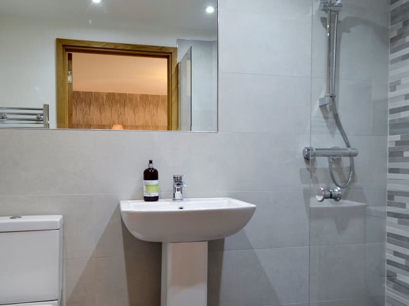 En-suite | Maes Merlin, Llanddeusant, near Llangadog