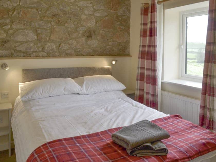 Relaxing double bedroom | Milk Churn - Hayes Farm Mews, Luton, near Newton Abbot