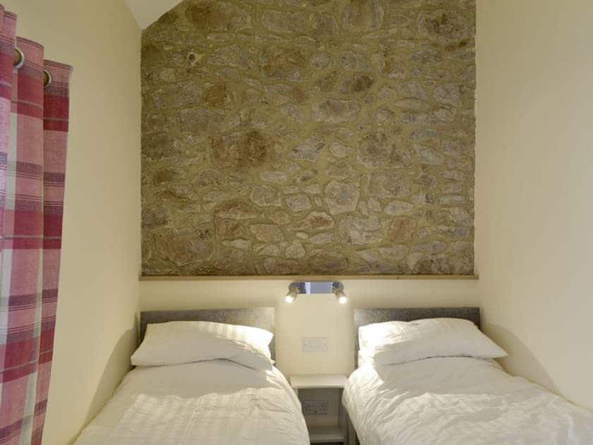 Light and airy twin bedroom | Milk Churn - Hayes Farm Mews, Luton, near Newton Abbot