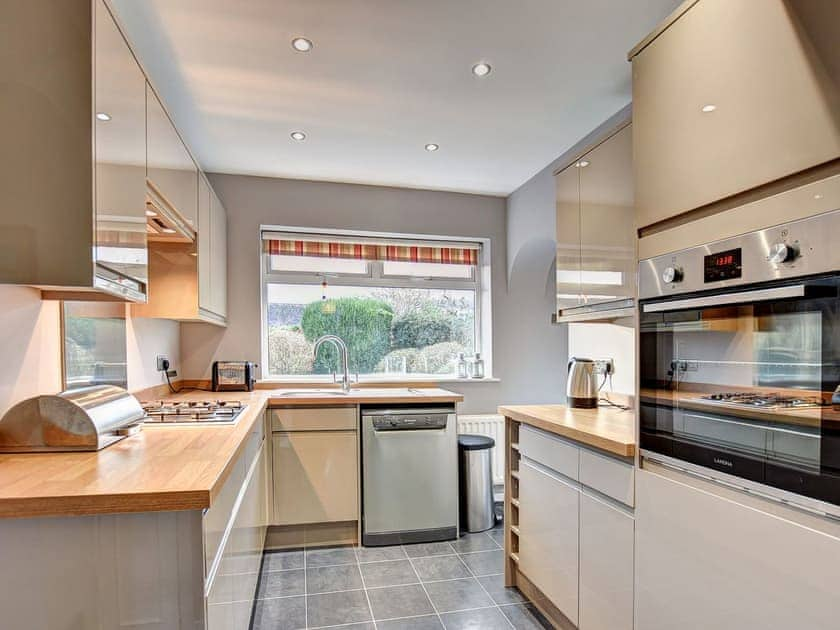 Well-equipped fitted kitchen | Roseworth, Portinscale