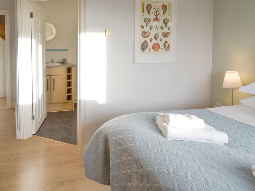 Master bedroom with en-suite shower room | Lyndhurst, Perranporth