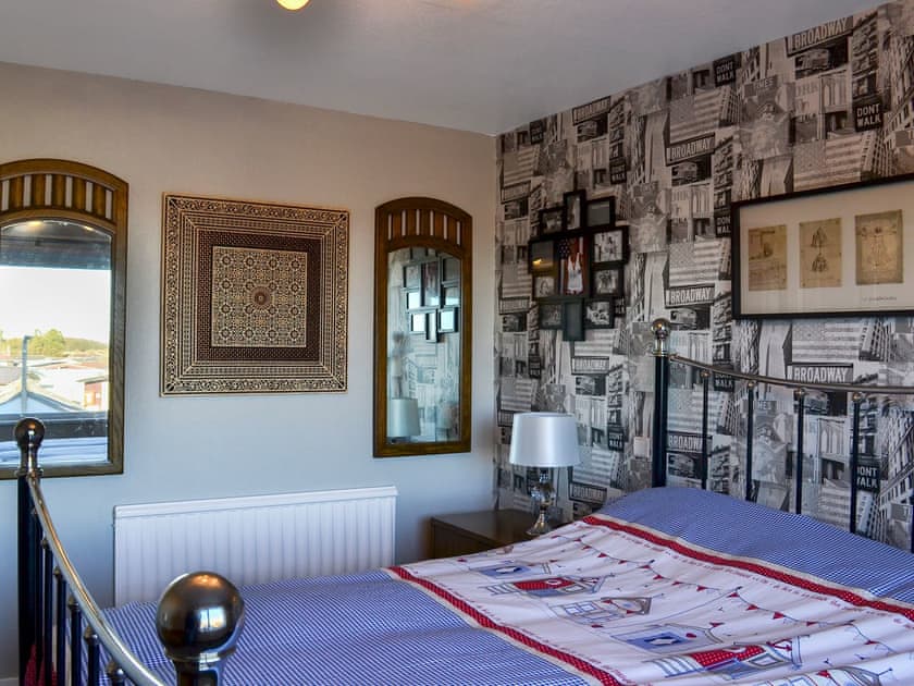 Comfortable bedroom with kingsize bed | Ravenna, Anderby Creek, near Skegness
