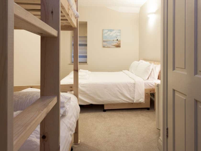Spacious bedroom with kingsize bed and small bunk bed | Aloft, Salcombe