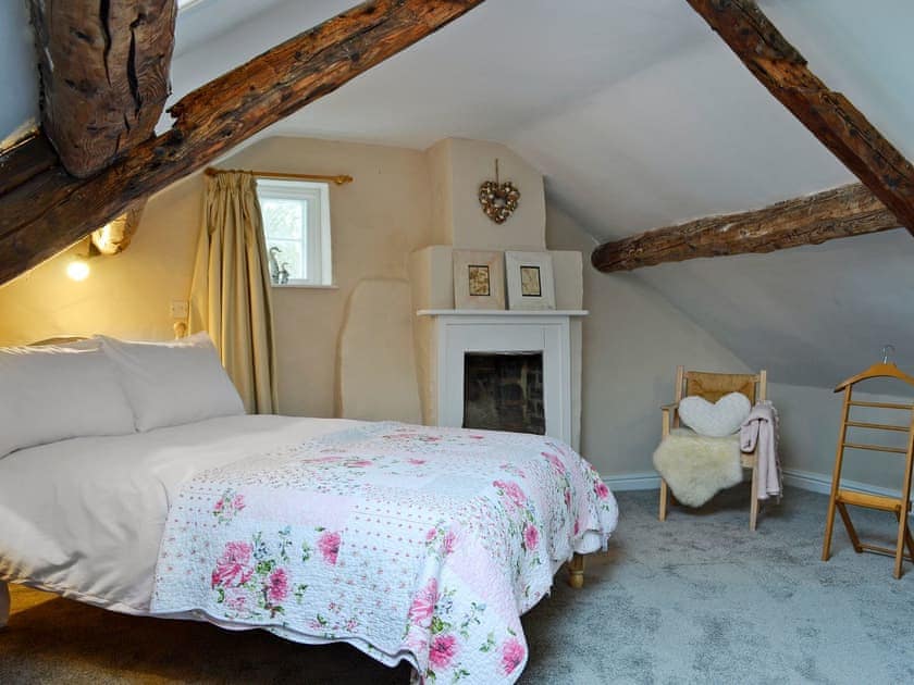 Romantic double bedroom with beams | The Cider Barn, Combe, near Presteigne
