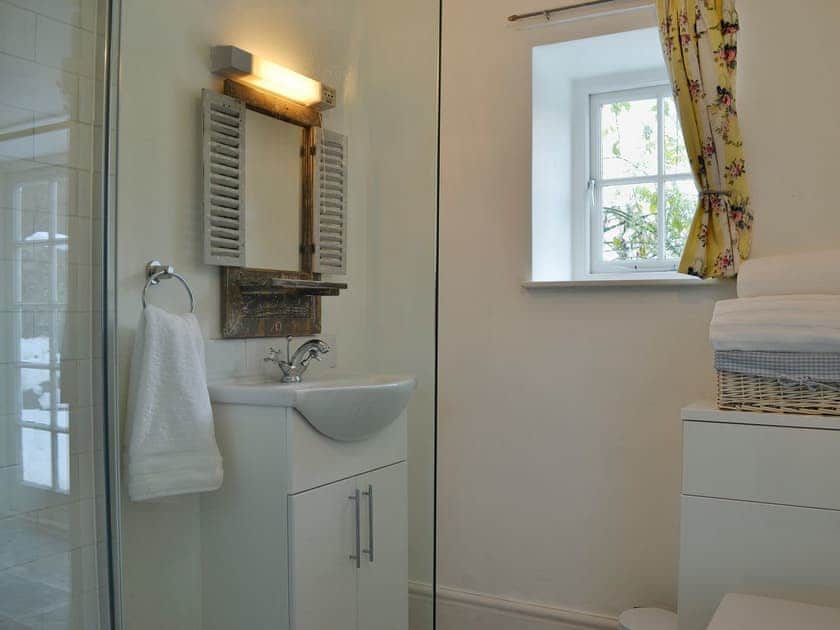Well presented shower room | The Cider Barn, Combe, near Presteigne