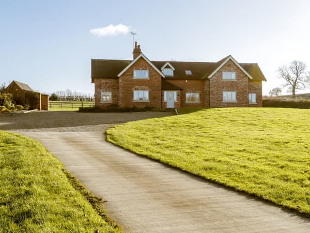 Poplars Farmhouse Ref W40522 In Newborough Burton On Trent