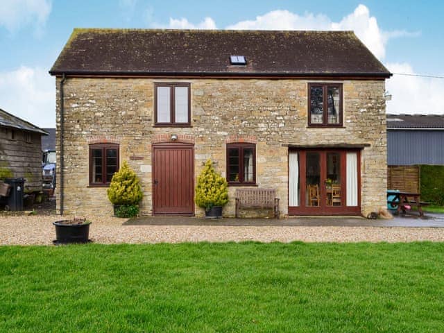 Round Chimneys Farm The Stables Ref Dsg In Glanvilles Wootton