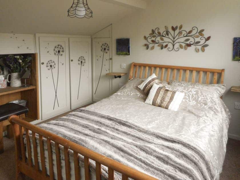 Relaxing double bedroom | Birkenhead Cottage, Hebden Bridge Birkenhead Cottage