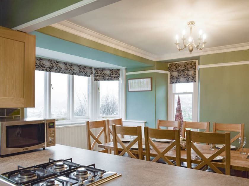 Convenient open-plan kitchen and dining room | Tarn Rigg, Bowness on Windermere