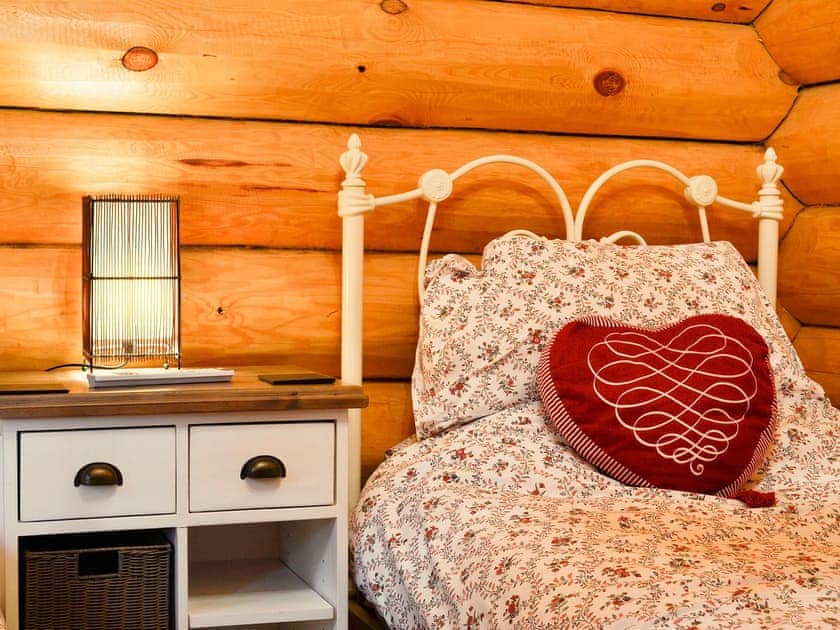 Romantic details in the twin bedded room | Fir Tree Lodge - Bryn y Pin Lodges, Groesffordd Marli, near Abergele
