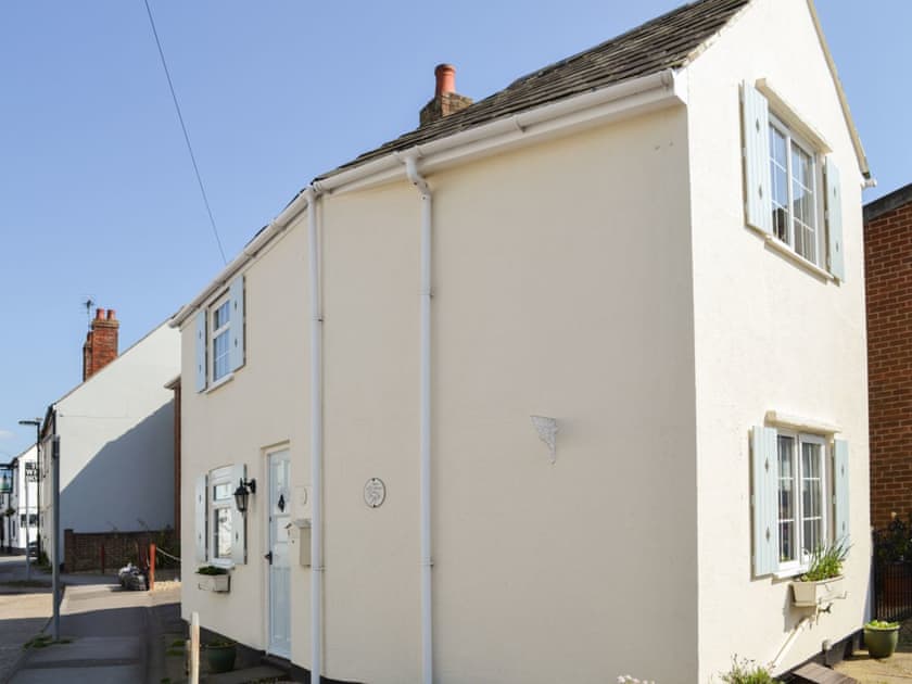 Unique, 200 year old detached cottage | Plover Cottage, Milford on Sea