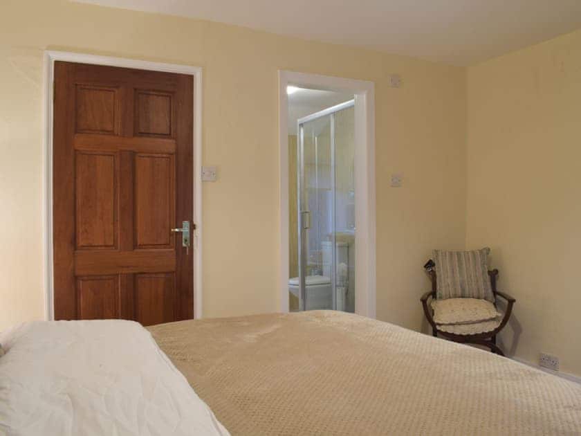 Double bedroom with en-suite | Brookside Cottage, Forton, near Garstang