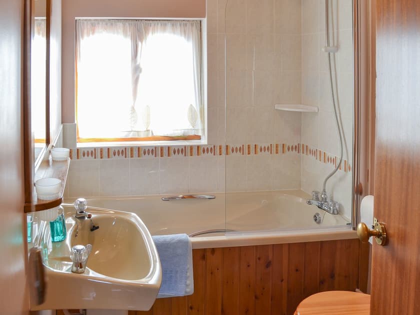 Lovely bathrom with shower over the bath | Merlin View - Higher Lanvean Farm, St Mawgan, near Newquay