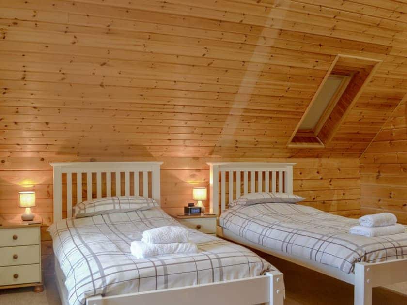 Spacious twin bedroom | Quarry Lodge, Munsley, near Ledbury