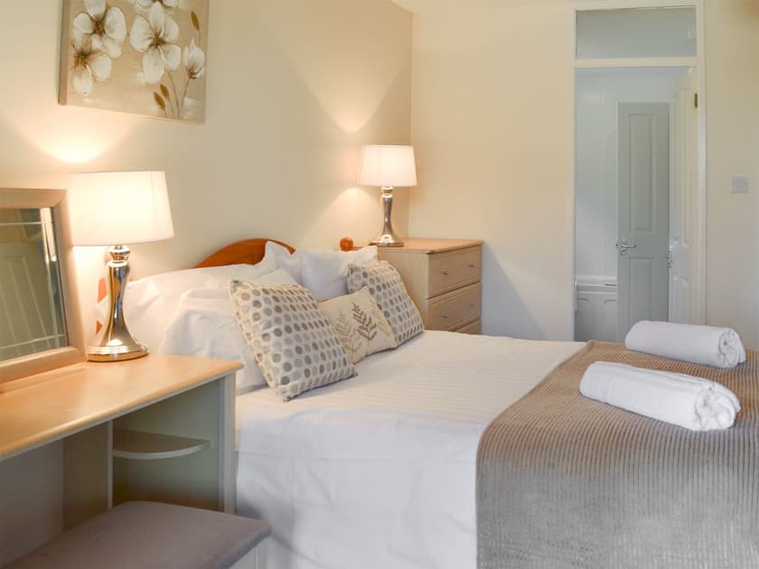Comfortable double bedroom | Valley Lodge 47, Gunnislake, near Callington