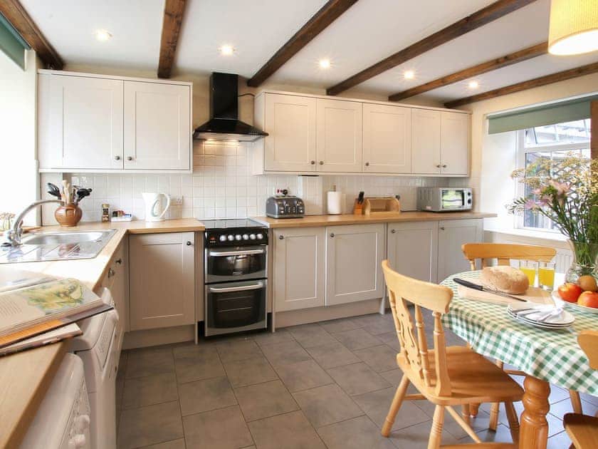 Swansea Valley Holiday Cottages - Ty Cerbyd