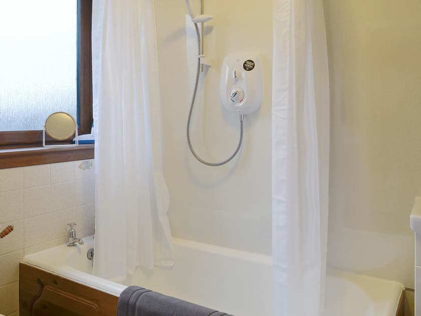 Bathroom with shower over bath | Toab - Hame from Hame, Aberdeen