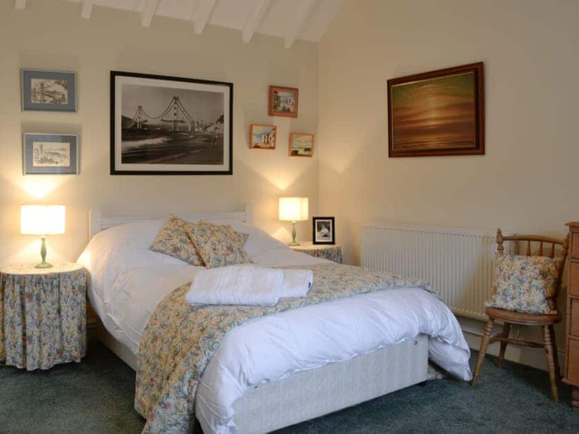 Double bedroom | Inverchroskie Cottage - Inverchroskie, Enochdhu, near Pitlochry