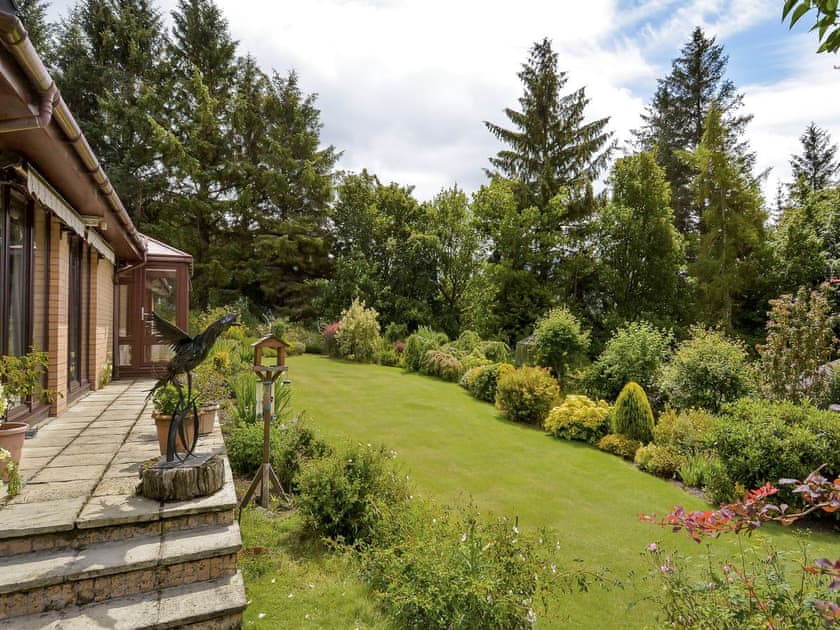 Well maintained garden | Ard Taigh, Fearnan, near Aberfeldy