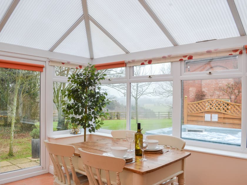 Conservatory with dining area | The Old Winery Cottage, Newent