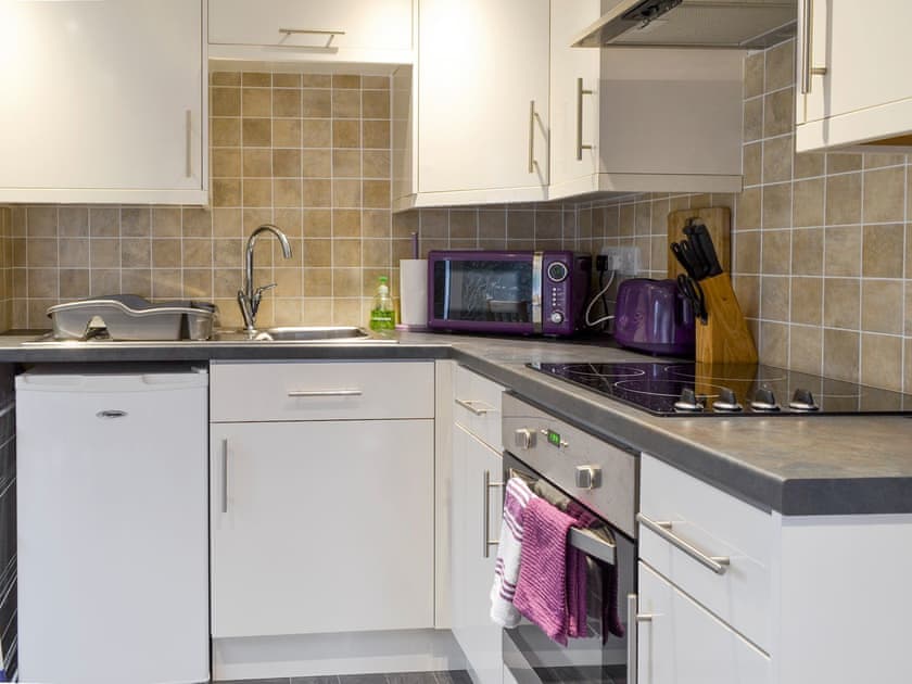 Well-equipped fitted kitchen | Penlon, Pwllheli