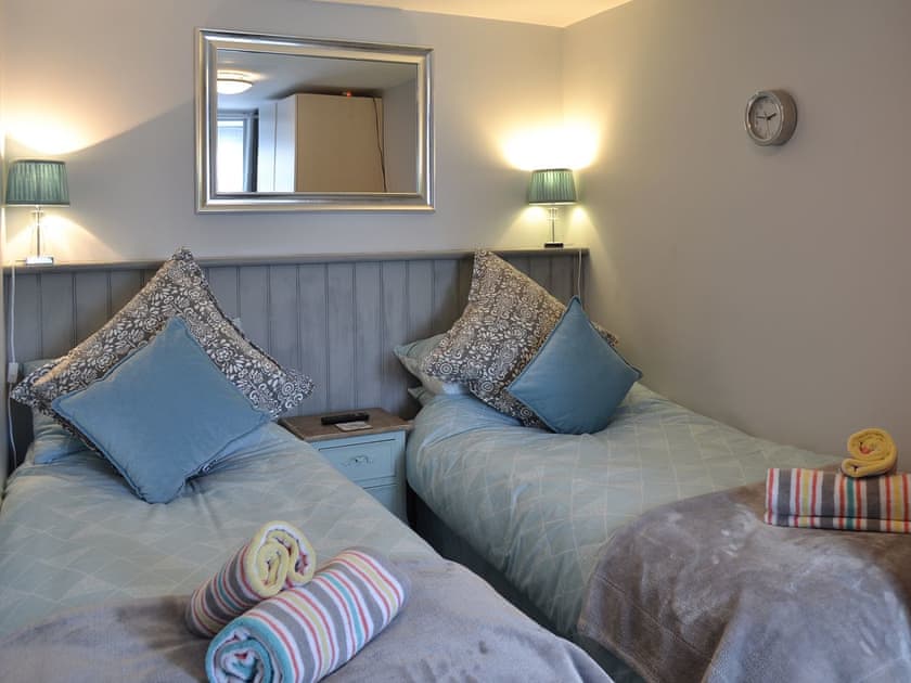 Cosy twin bedroom | Beachcomber Cottage, Marazion