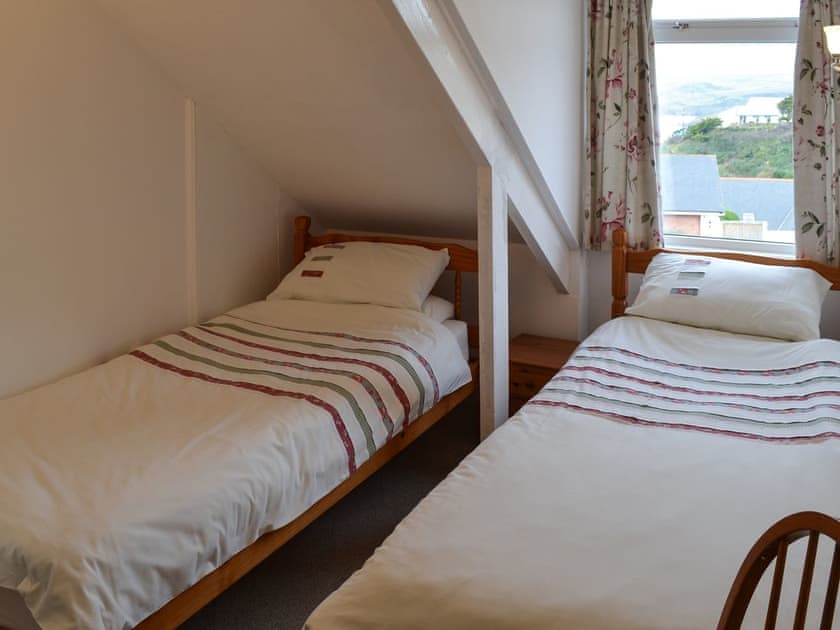 Twin bedroom | Polmeor, Polzeath