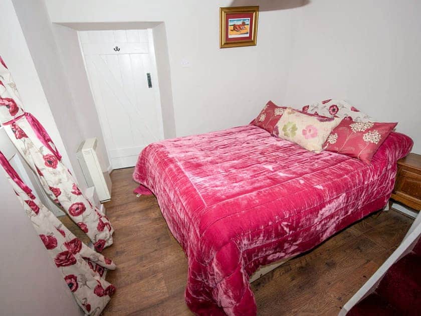 Comfy double bedroom | The Bittern - Blakeney Quayside Cottages, Blakeney, near Holt