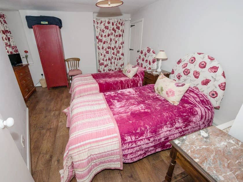Twin bedroom | The Bittern - Blakeney Quayside Cottages, Blakeney, near Holt