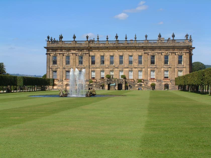 Chatsworth House, about 3.5 miles from the property, can be seen directly from the property | Little Hoot, Baslow, near Bakewell