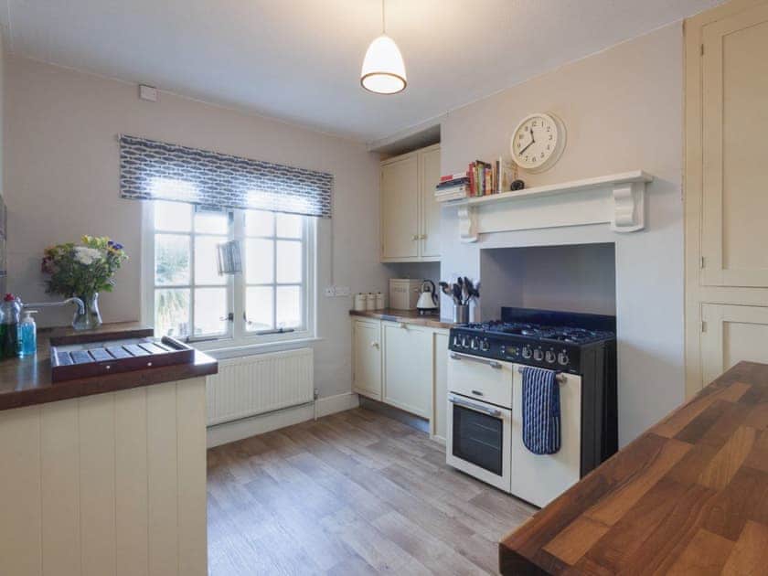 Wonderful kitchen with 5-ring range-style cooker | Torrings, Salcombe