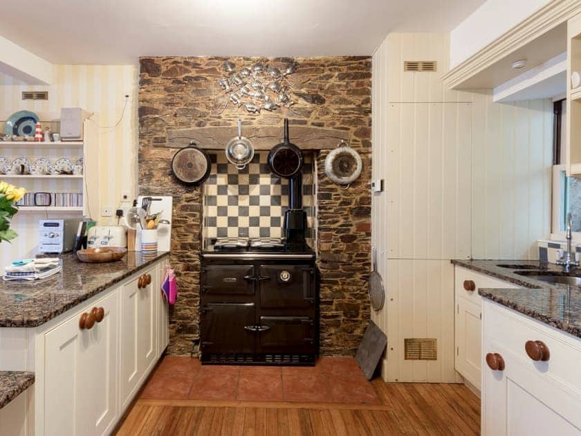 Fully-fitted kitchen with complete with Rayburn | Clarence Street 36, Dartmouth