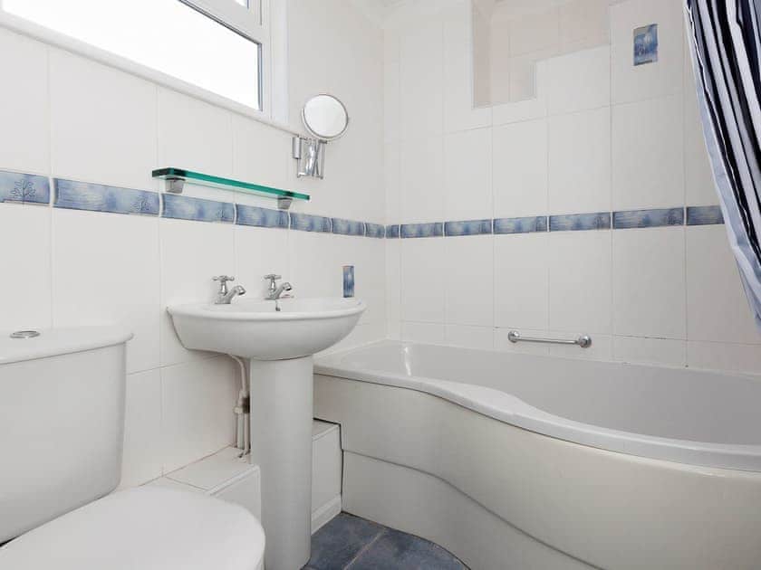 Lovely tiled bathroom | Sandquay Road 9, Dartmouth