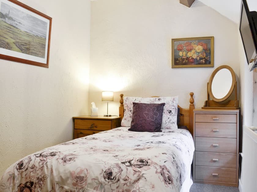 Peaceful single bedroom | Bryn Euryn Cottage, Rhos-on-Sea, near Colwyn Bay