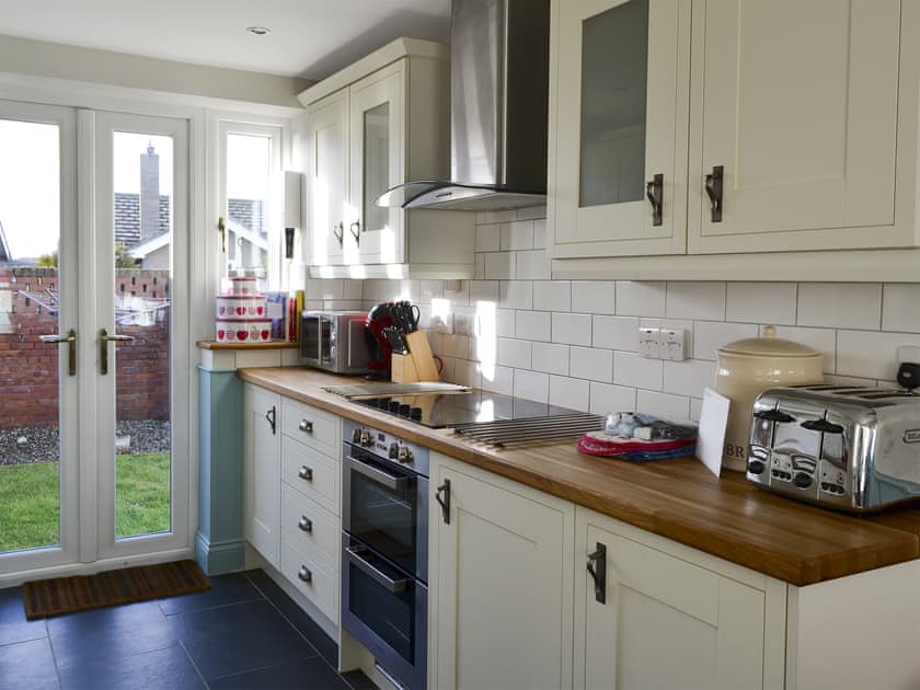 Kitchen and dining area | Gullsway, Beadnell