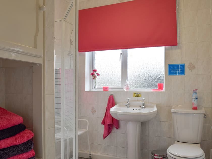 Family shower room | Lena’s Lodge, Camer’s Green, Berrow, near Malvern