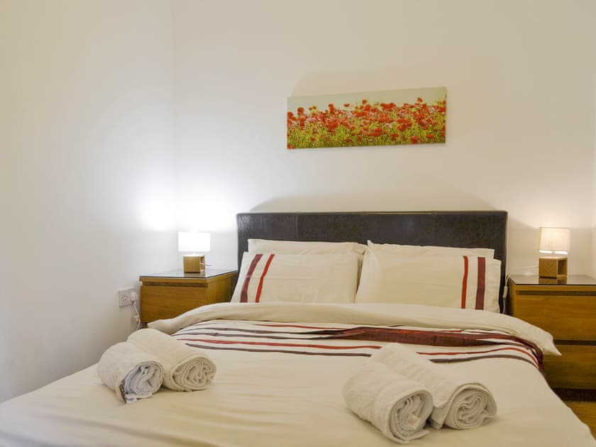 Peaceful second double bedroom with en-suite | Springfield Court - Lakeside - Springfield Court Apartments, Peterston-Super-Ely, Cardiff