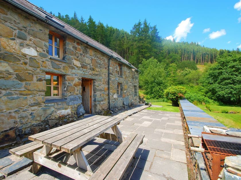 Stunning detached holiday home in Flintshire | Ty Newydd, Llyn Geirionydd, near Llanrwst