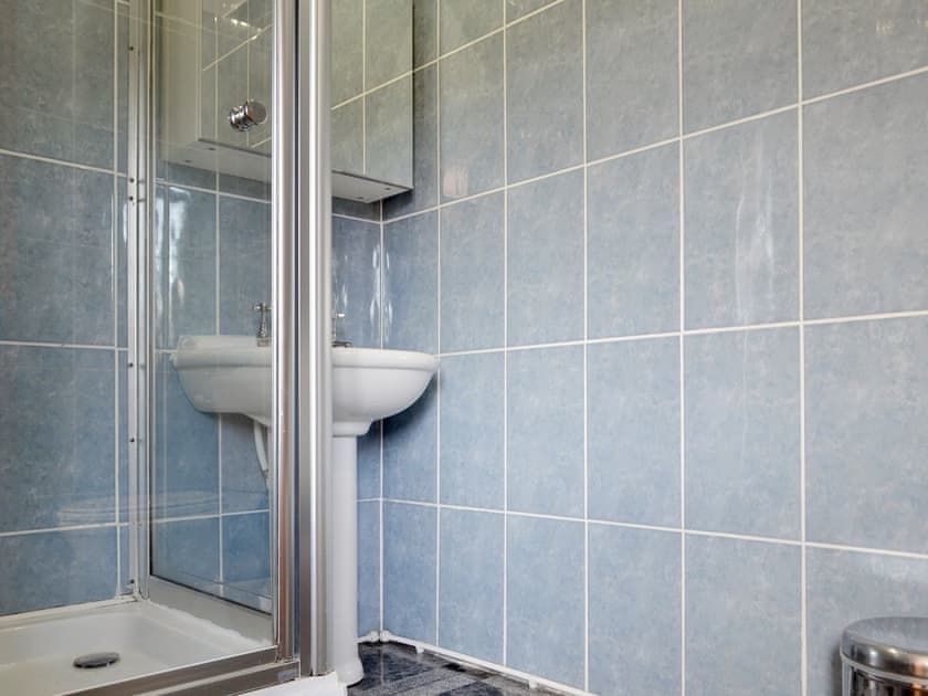 En-suite shower room | Springfield Court - Lakeview - Springfield Court Apartments, Peterston-Super-Ely, Cardiff