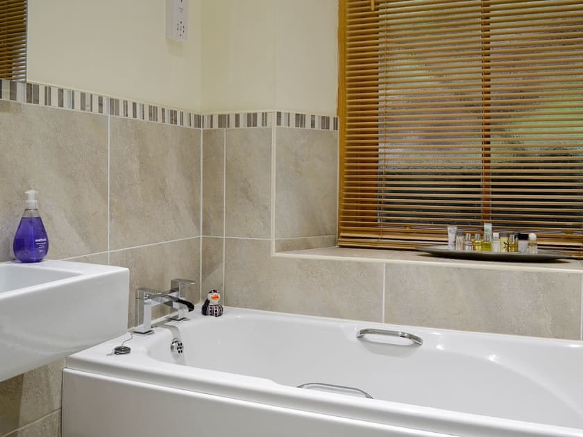 Lovely contemporary bathroom | The Larches, Seldom Seen near Thornthwaite