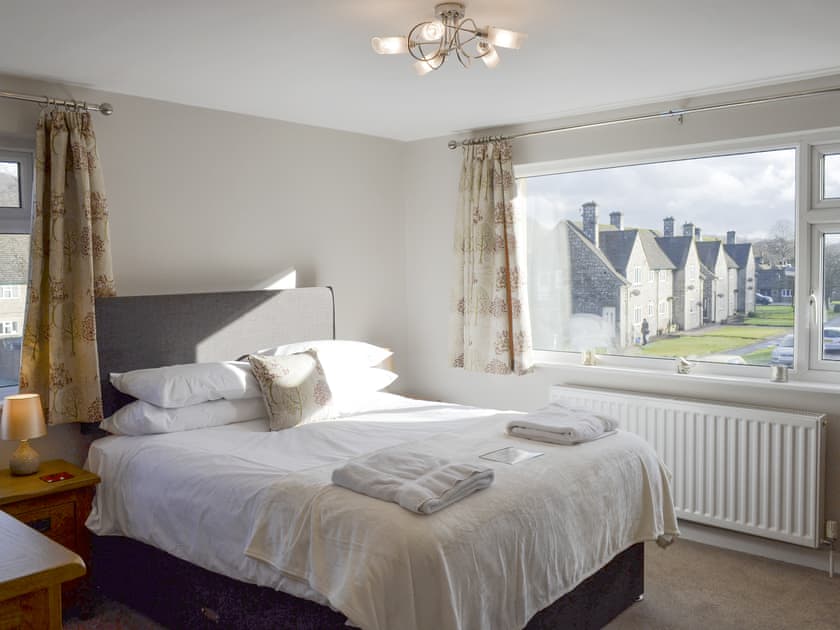 Comfortable double bedroom | Wyedale, Bakewell