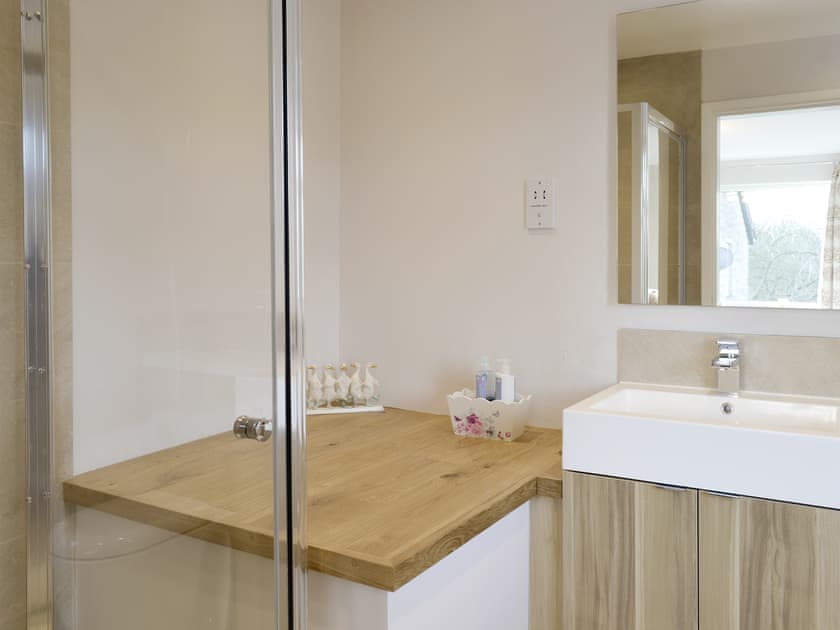 En-suite shower room | Wyedale, Bakewell
