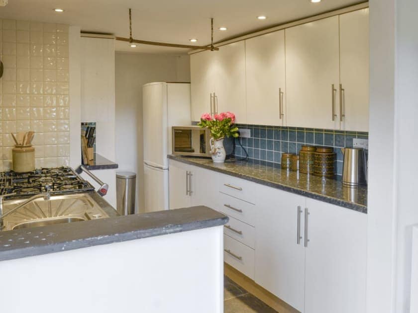 Well-equipped fitted kitchen | Mad Nelly Cottage - Wheeldon Farm Cottages, Halwell, near Totnes