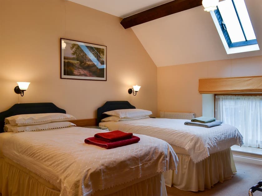 Twin bedroom | Stoke Court Farm Barn, Stoke St Milborough, near Ludlow