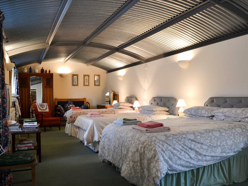 Family bedroom with en-suite | Stoke Court Farm Barn, Stoke St Milborough, near Ludlow