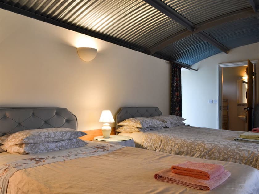Family bedroom with en-suite | Stoke Court Farm Barn, Stoke St Milborough, near Ludlow