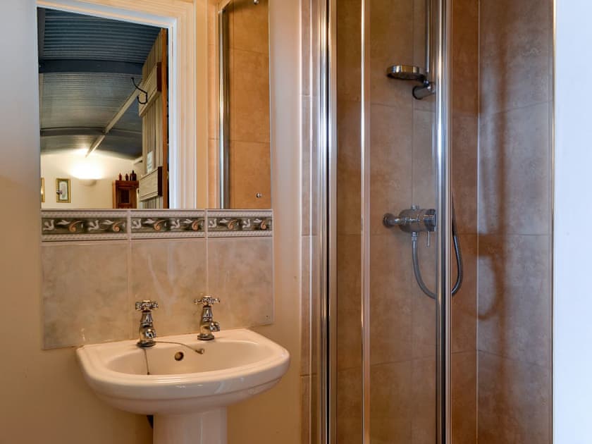 En-suite | Stoke Court Farm Barn, Stoke St Milborough, near Ludlow