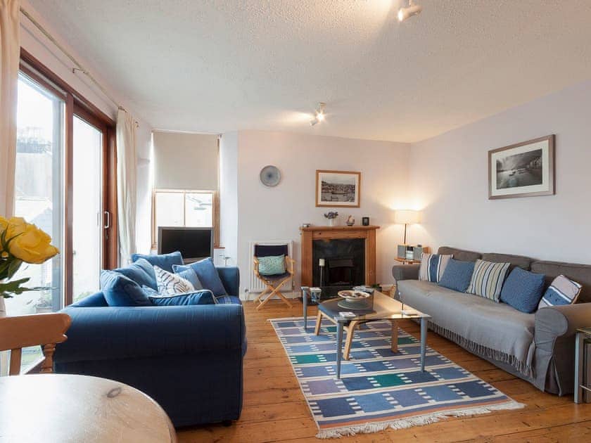 Spacious double aspect living/dining room | Lower Street 10, Apartment 3, Dartmouth