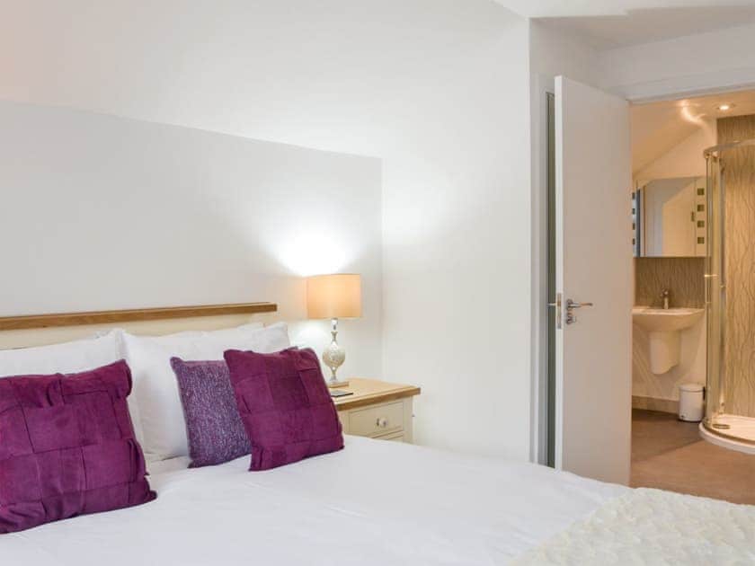 Comfortable double bedroom with king sized bed and en-suite shower room | Balnacraig, Craigton, near Inverness
