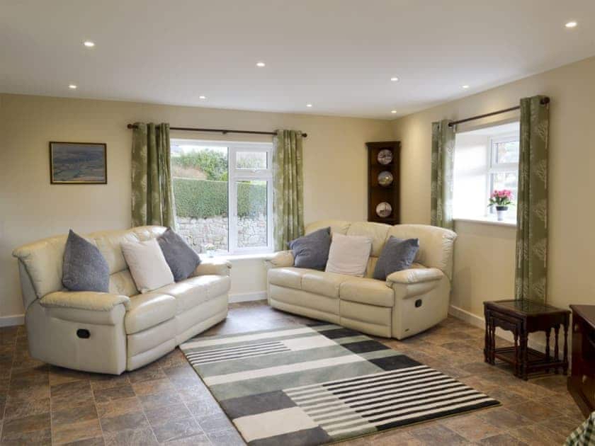 Spacious living and dining area | Hay Rick - Hayes Farm Mews, Luton, near Newton Abbot